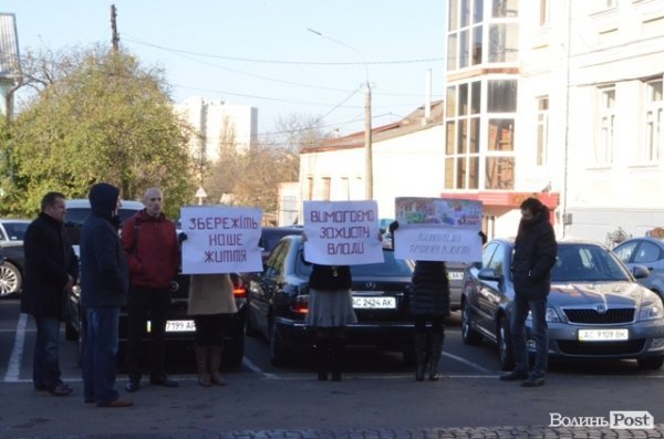 У Луцьку – пікет міської ради. ФОТО