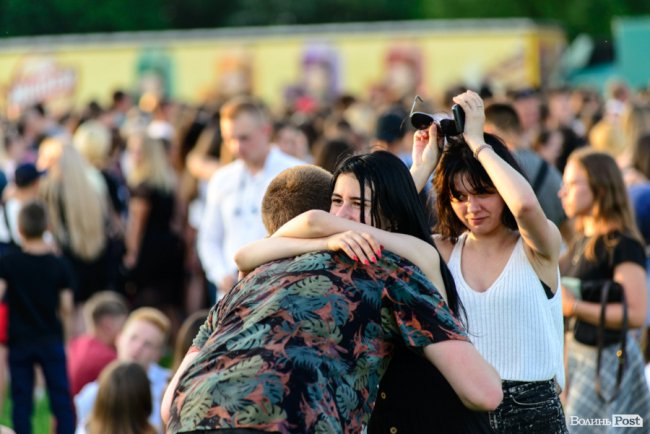 Казали «гречка», але підспівували: як у Луцьку минув безкоштовний концерт «Океану Ельзи». ФОТО 