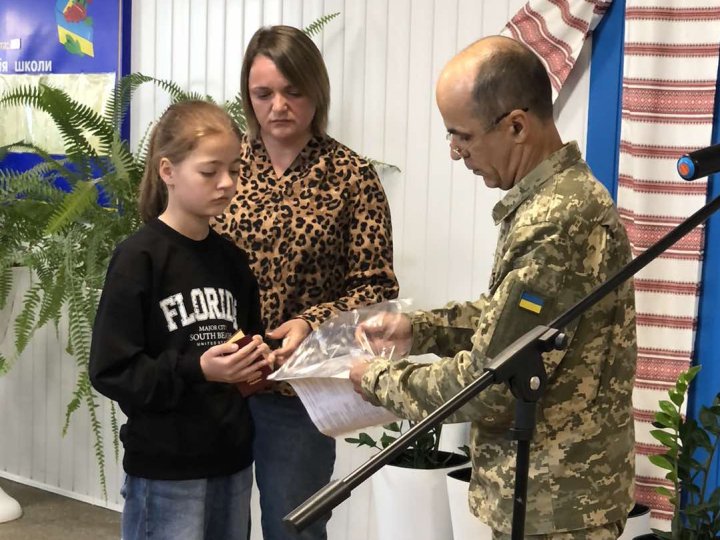 На Волині рідним зниклого безвісти морпіха вручили його нагороду. ФОТО