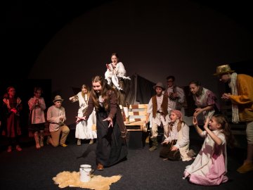 Луцька театральна майстерня «ДогориДриґом» відсвяткувала день народження чотирма прем’єрами. ФОТО