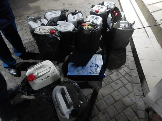 На Волинь хотіли незаконно ввезти з Польщі пів тонни білого шоколаду