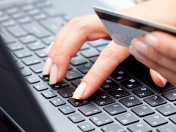 Розмістила фото скаліченого воїна і просила гроші на протези: на Волині викрили шахрайку