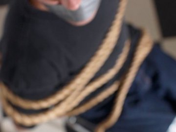 Били ломом, погрожували, штрикали ножем: на Волині банда напала на чоловіків