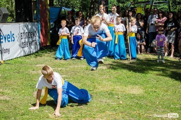 Маленькі козаки зачарували відвідувачів «Бандерштату» бойовим гопаком. ФОТО