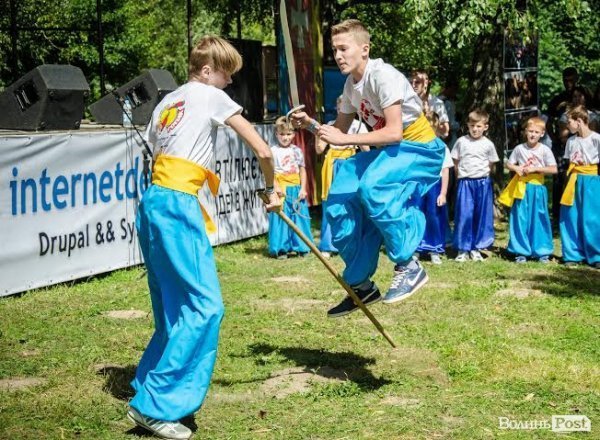 Маленькі козаки зачарували відвідувачів «Бандерштату» бойовим гопаком. ФОТО