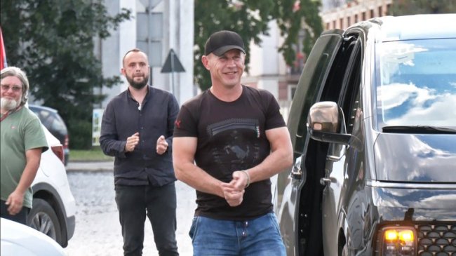 Потрапив у полон у свій день народження: у Луцьку зустріли звільненого з російської неволі воїна. ВІДЕО