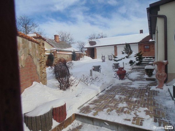 Волинські автомайданівці навідалися до керівників області з «подарунками». ФОТО. ВІДЕО