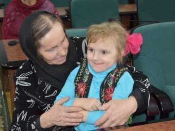 Німці подарували мобільники дітям луцьких Героїв