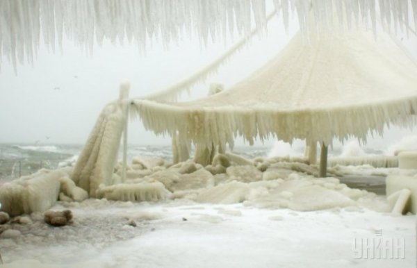 Набережна в Одесі перетворилася на льодове містечко. ФОТО