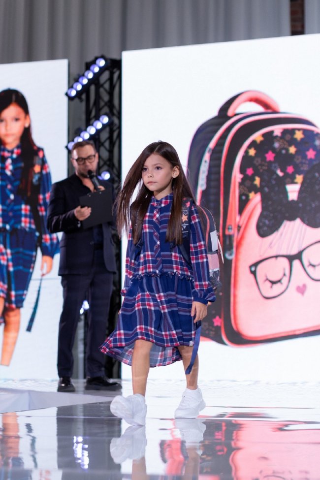 Бренд YES влаштував перший в світі fashion-показ рюкзаків*