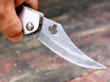 Волинянин підказав перехожим дорогу та отримав ножем в груди