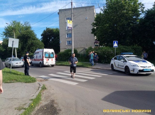 Аварія в Луцьку: дівчина в навушниках вискочила на дорогу