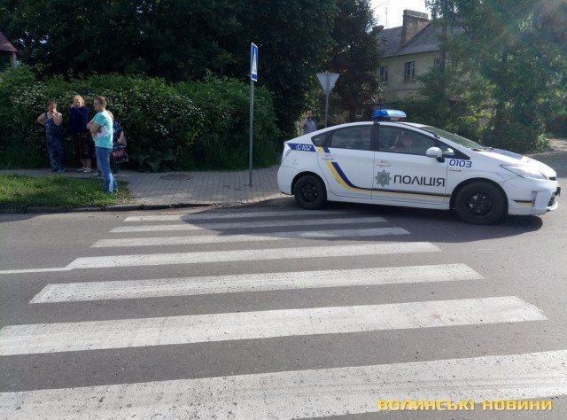 Аварія в Луцьку: дівчина в навушниках вискочила на дорогу