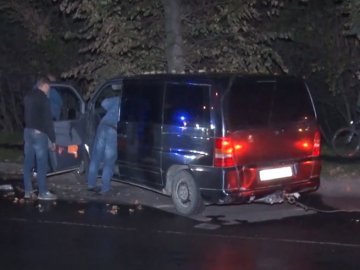 У Луцьку п'янючий водій врізався в дерево. ВІДЕО