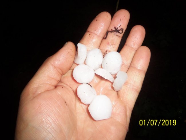 На Рівненщині випав град розміром із куряче яйце. ФОТО