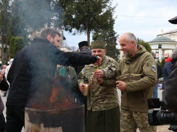 У Луцьк привезли вогонь єдності та перемоги. ФОТО