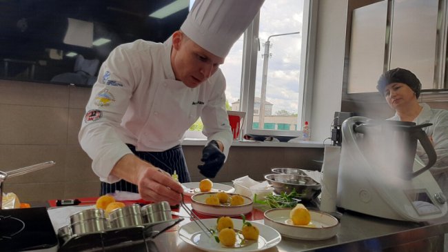 Шеф-кухар Зеленського дав майстер-клас для студентів волинського училища. ФОТО