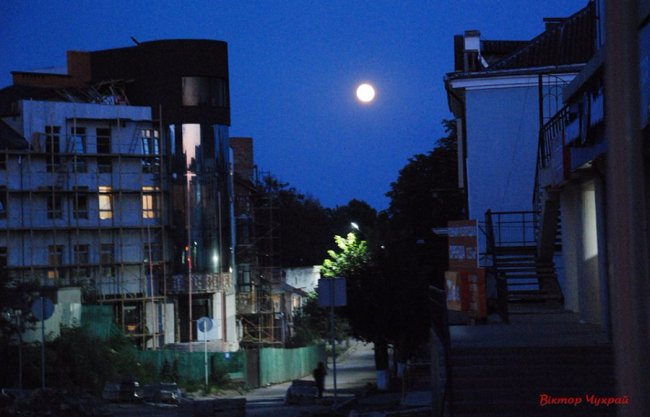 Опублікували чарівні світлини вечірнього Луцька