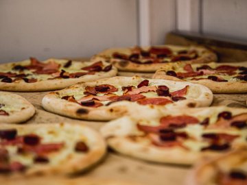 Заморожена піца – це зручно, дешево та смачно*