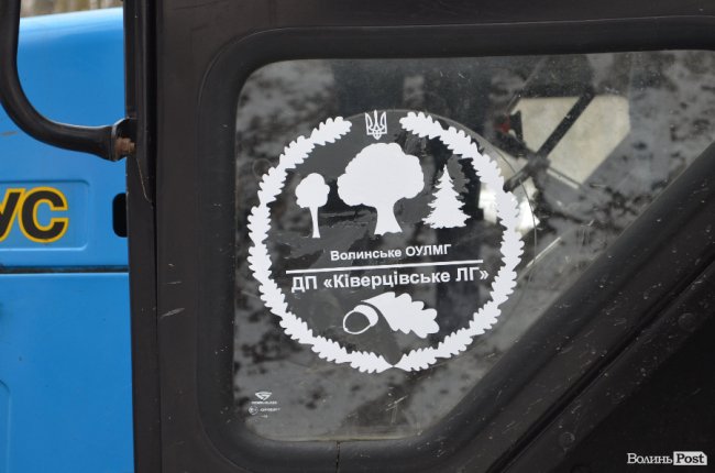 Емблема на тракторі лісівників