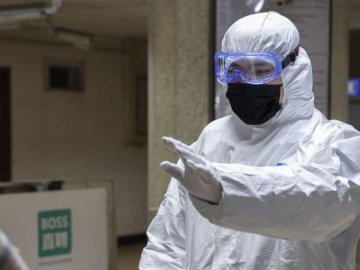 Українцям з симптомами коронавірусу відмовлять у евакуації з Китаю
