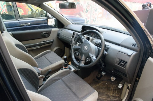 Працівники «Луцьктепла» передали на фронт дві автівки. ФОТО