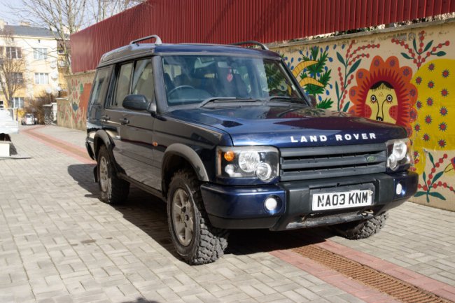 Працівники «Луцьктепла» передали на фронт дві автівки. ФОТО