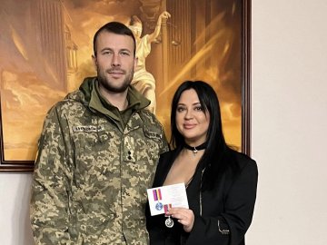 Волинська волонтерка отримала медаль від ОУВ «Запоріжжя» 