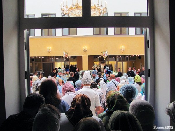 Митрополит Ніфонт відслужив молебень в обласній лікарні. ФОТО