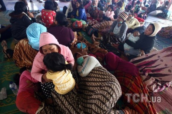 Виверження вулкану Сінабург в Індонезії. ФОТО. ВІДЕО