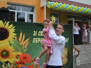 Як у луцькій школі №1 відзначали свято першого дзвоника. ФОТО 