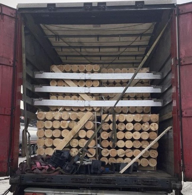 Через «Ягодин» намагались незаконно провезти майже 20 тонн деревини