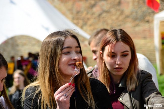 Ковбаски, яких в Україні ще не їли: у Луцьку презентували унікальний продукт Фамільної майстерні «Забіяка&Забіяка»*