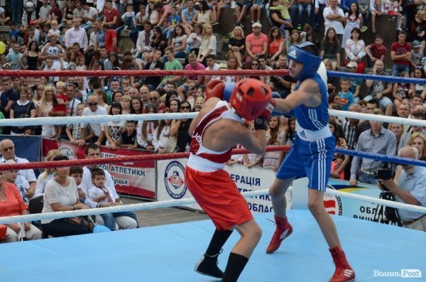 Кров'ю і потом: як у Луцьку билися за перемогу в боксі. ФОТОРЕПОРТАЖ