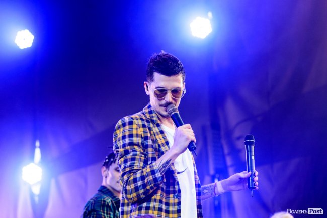 Хіти, емоції і натовп дітей: вибуховий концерт «Время и стекло» у Луцьку. ФОТОРЕПОРТАЖ