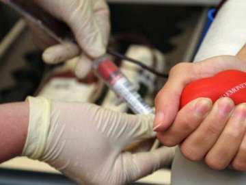У Луцьку шукають донорів крові для лікарки пологового будинку