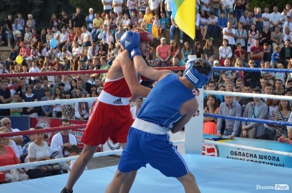 Кров'ю і потом: як у Луцьку билися за перемогу в боксі. ФОТОРЕПОРТАЖ