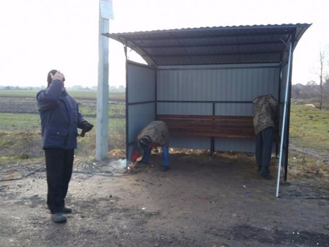У місті на Волині облаштували нові зупинки. ФОТО