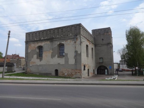 Насправді - не замок, а синагога