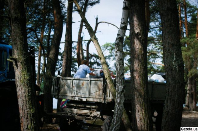 «Буйні мєсні, Кім Чин Ін і верба з дупи»: як столичні журналісти відпочивали на Шацьких озерах.ФОТО