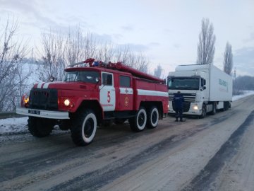 У Нововолинську 5 разів рятували машини зі снігового полону