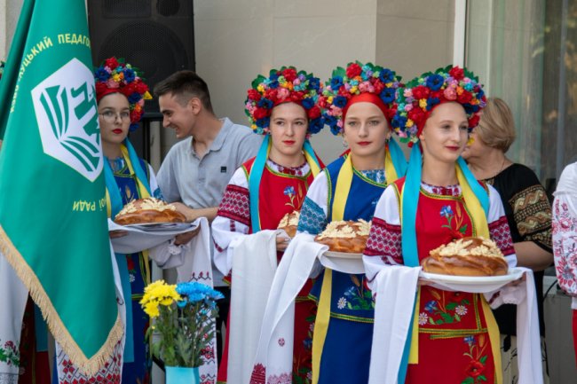 Майже 400 першокурсників Луцького педколеджу посвятили у студенти. ФОТО