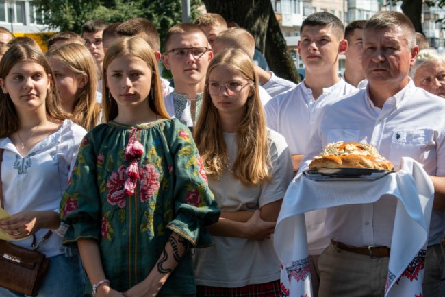 Майже 400 першокурсників Луцького педколеджу посвятили у студенти. ФОТО