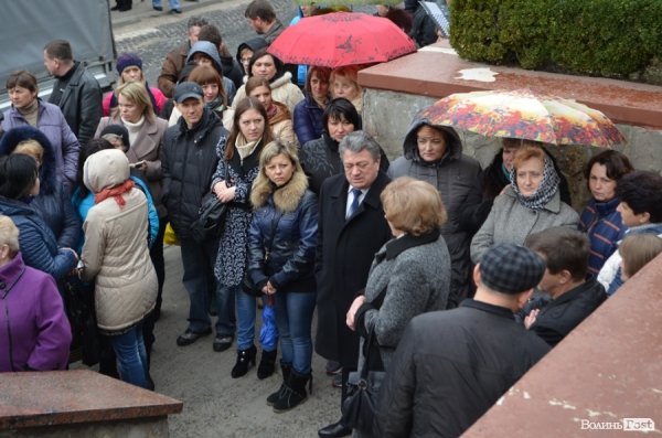 У Луцьку «базарники» пікетують міськраду. ФОТО