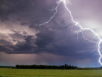 У західних областях України – грози і шквали