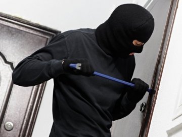 На Волині з дачного будинку вкрали пралку