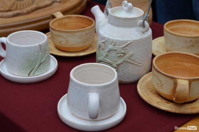 Від мініатюрних тістечок до величезних гойдалок: у центрі Луцька – свято професійної освіти. ФОТО