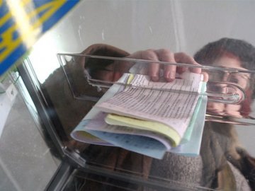 Закордонних українців позбавили права голосувати за мажоритарників