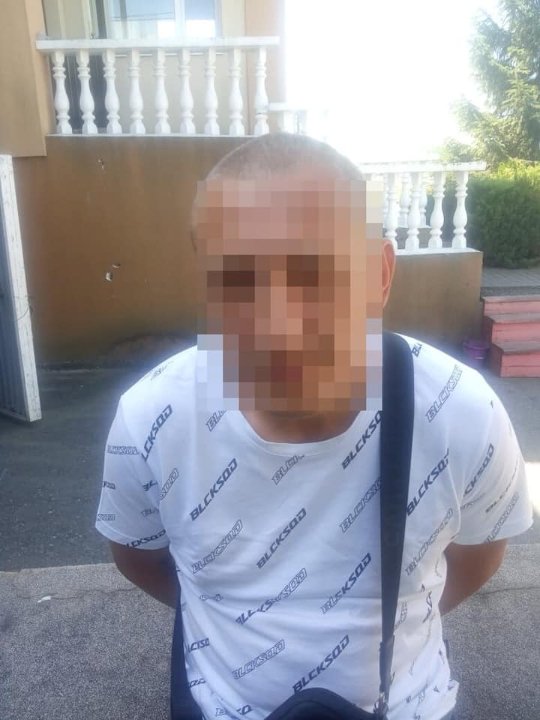 На Волині троє нападників вкрали у чоловіка барсетку з величезною сумою грошей. ФОТО