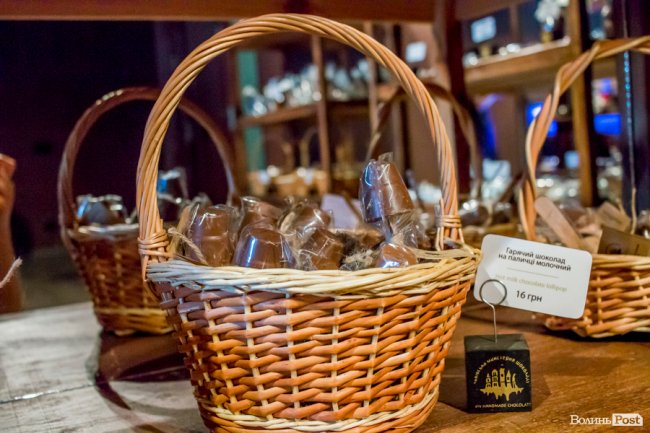 «Камасутра», пістолети і картини: найоригінальніші вироби з шоколаду у Луцьку. ФОТО